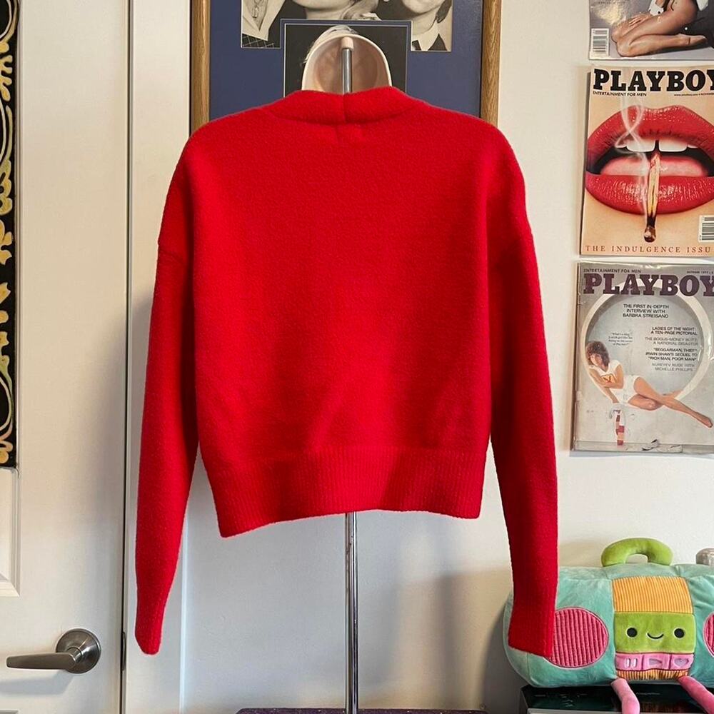Red cropped cardigan with button - Picture 2 of 3
